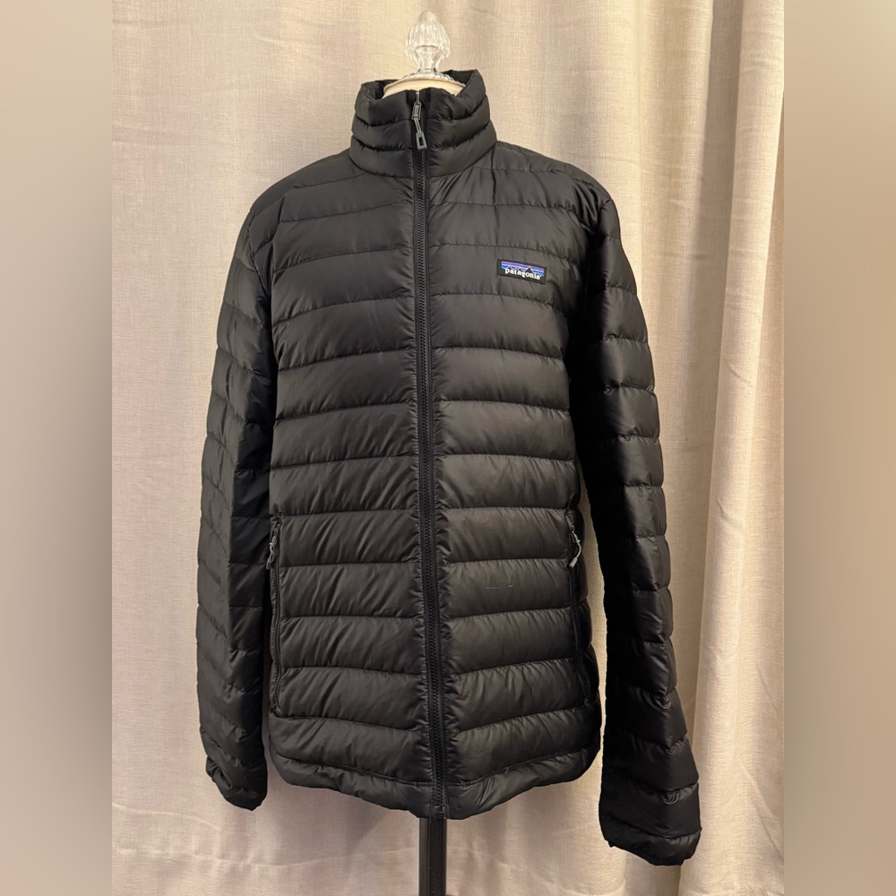Patagonia Men's Down Black Sweater Puffer Jacket. Size M